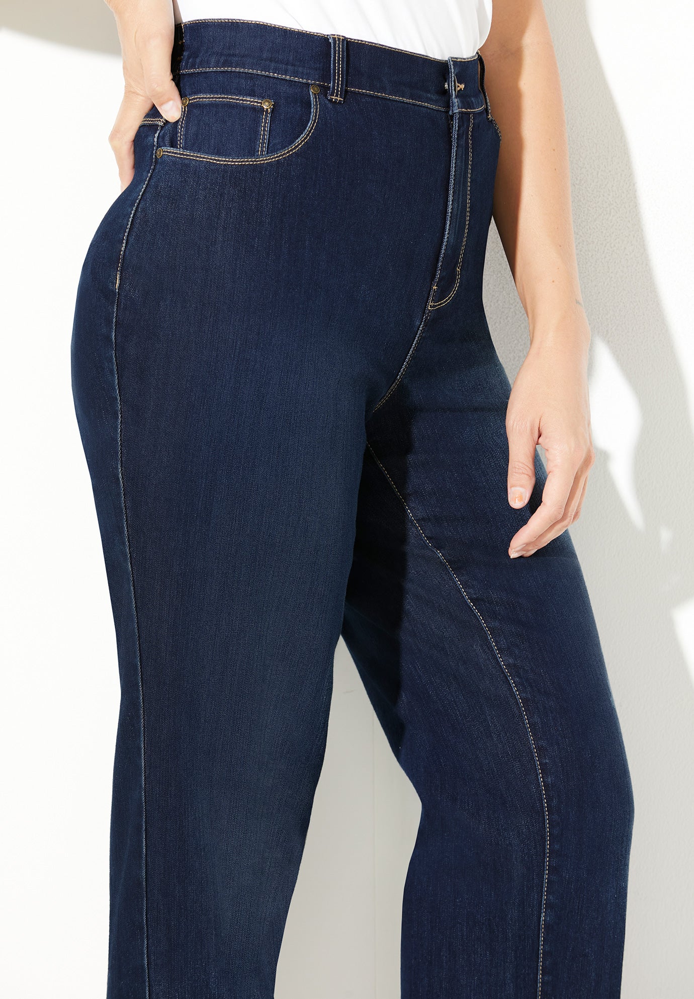 Right Fit® Moderately Curvy Jean image number 4