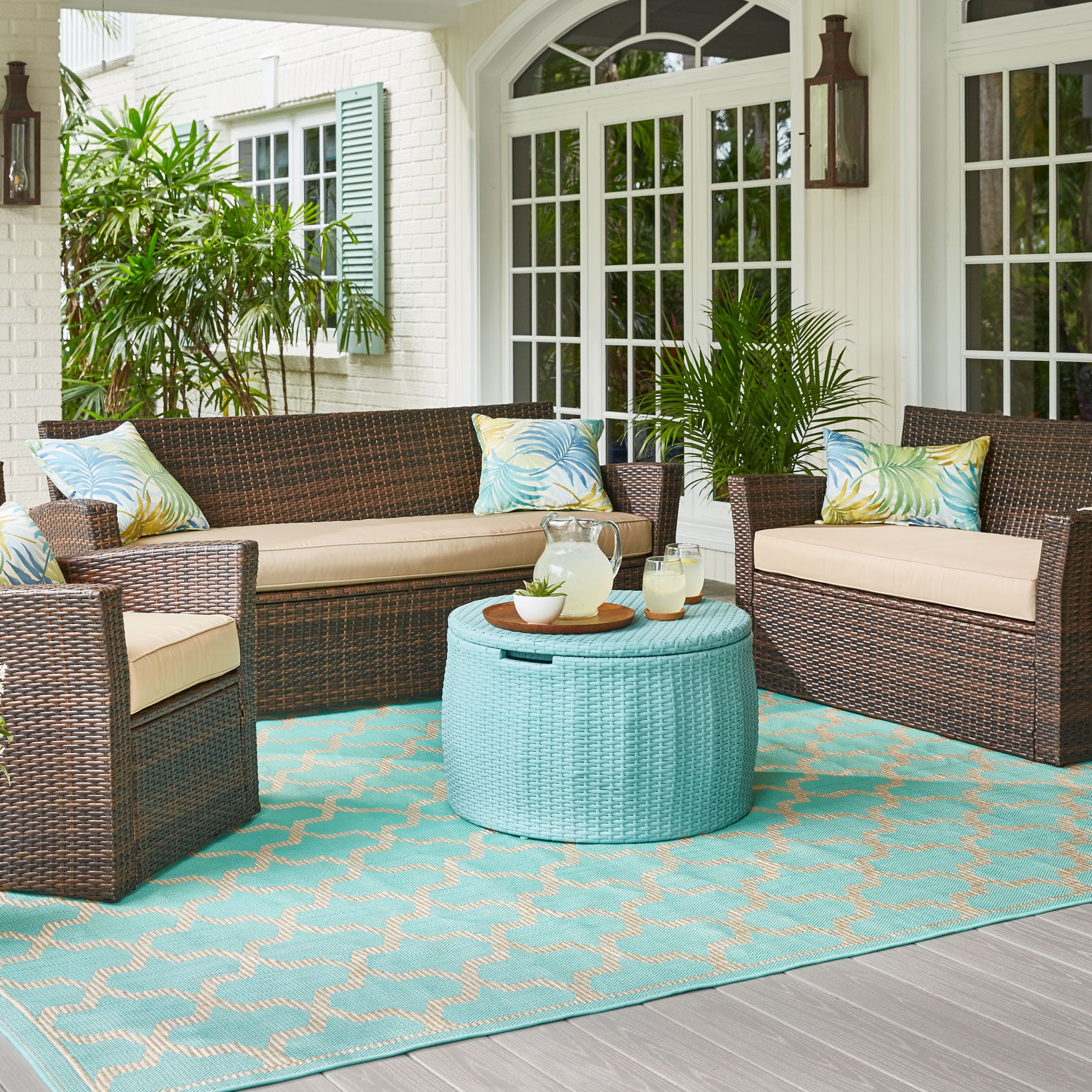 Santiago Couch image number 1