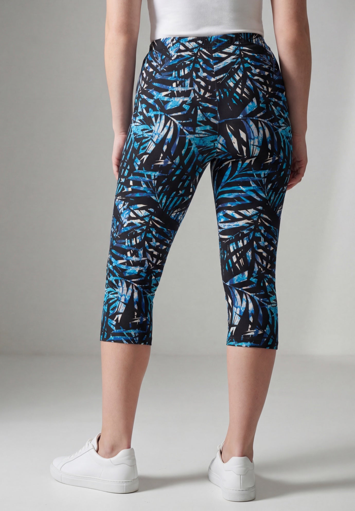 Stretch-Cotton Knit Pull-On Printed Capri Leggings image number 1