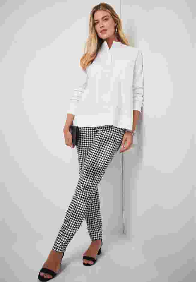 Comfort Waist Stretch Denim Straight Leg Jean image number 3