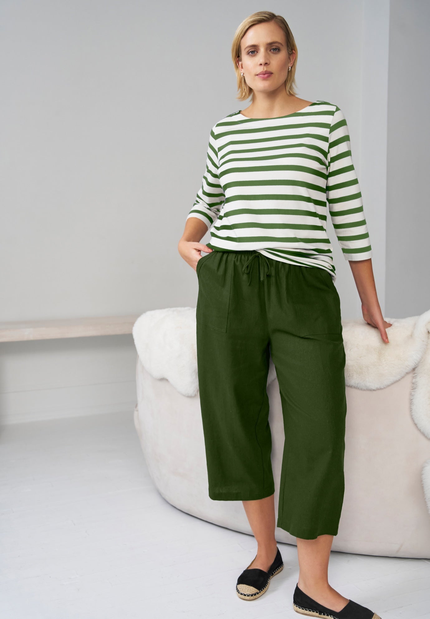 Stretch Knit Scoop Neck 3/4 Sleeve Top image number 3