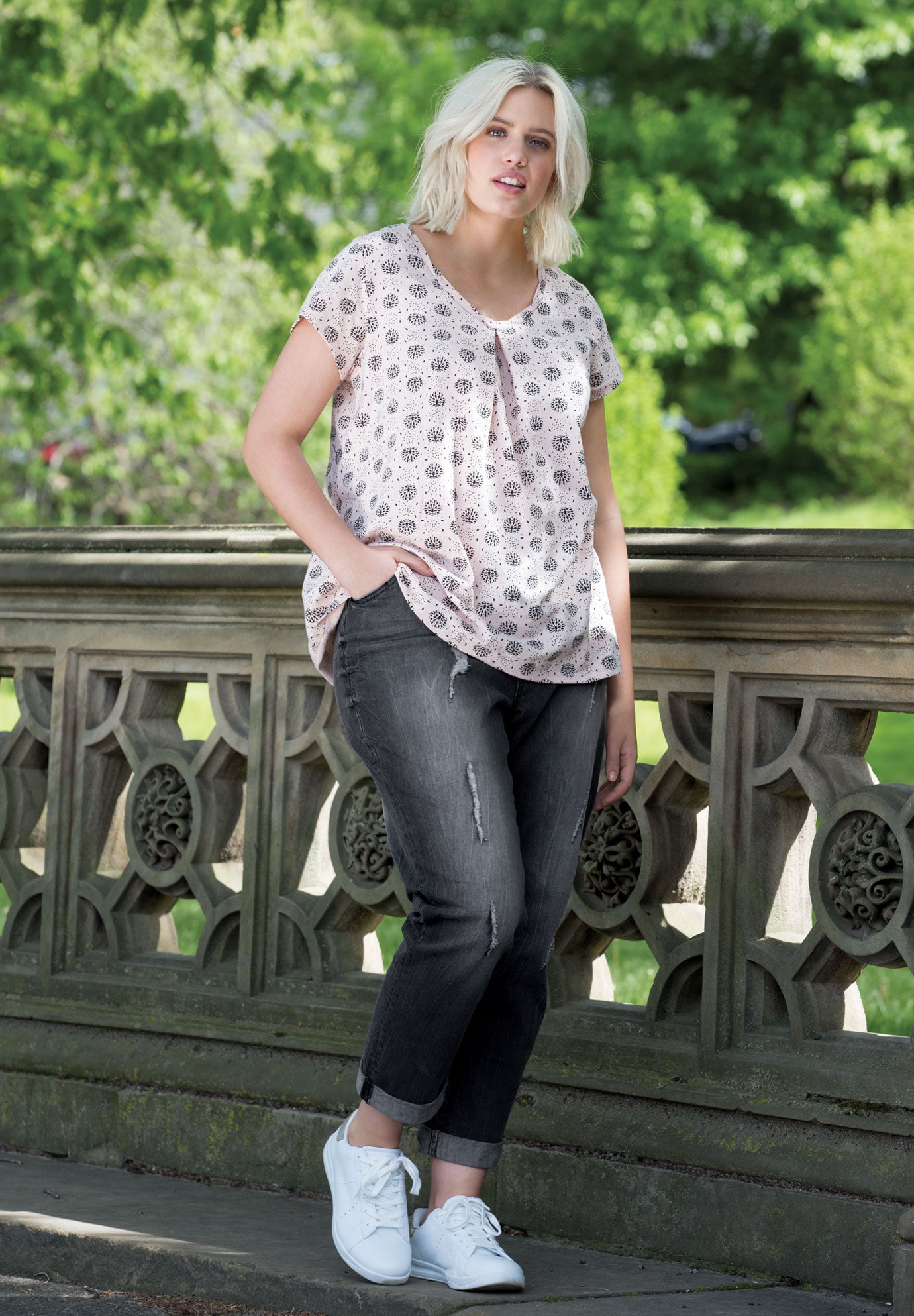 Twisted V-neck Tee image number 5