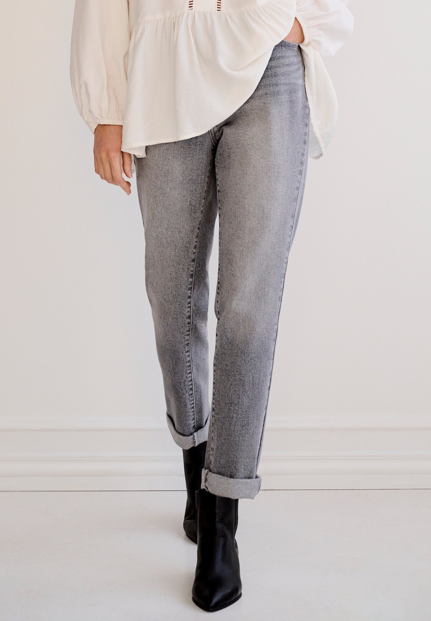 Boyfriend Jeans image number 0