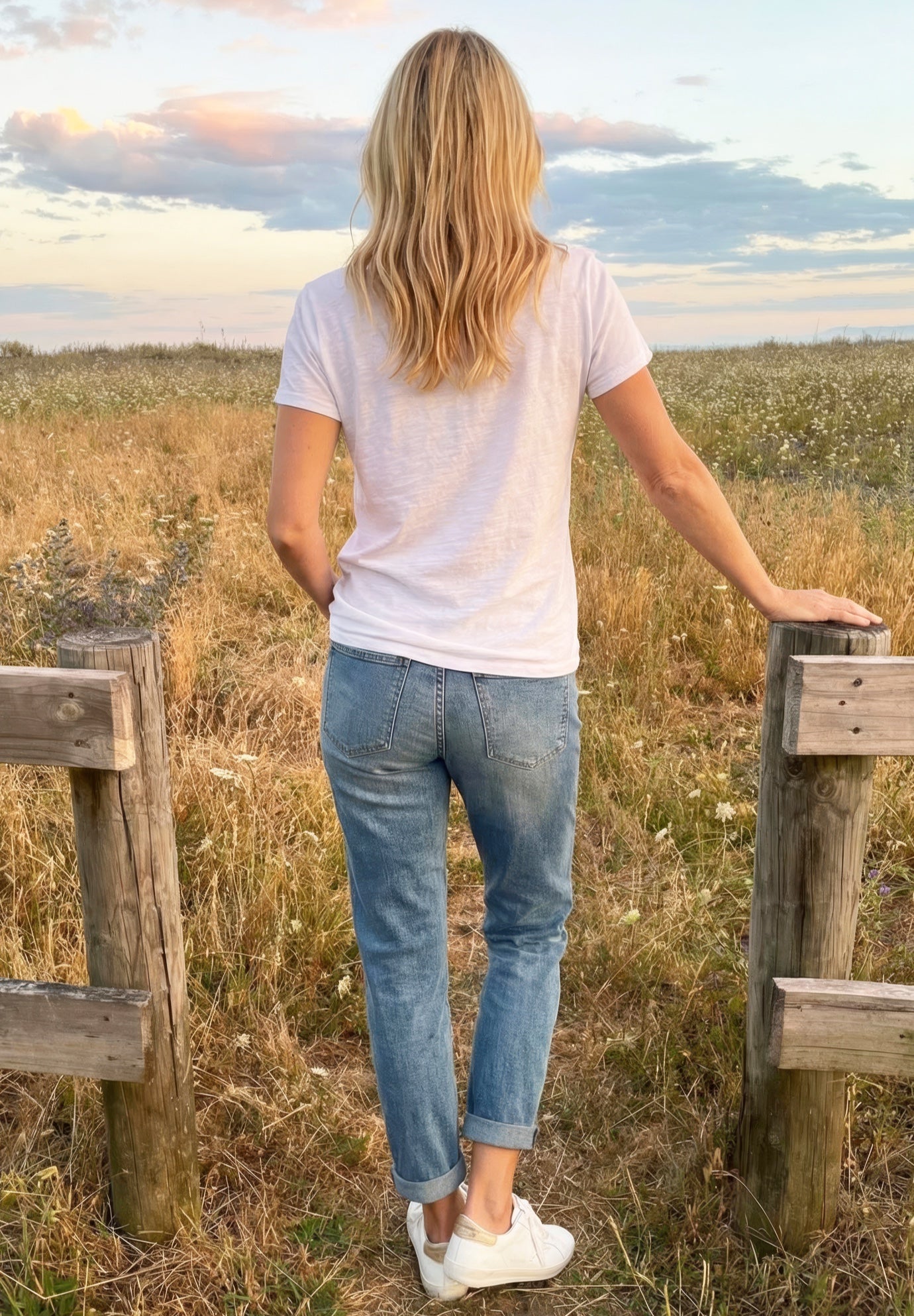 Stretch Mid-rise Relaxed Boyfriend Jeans image number 1