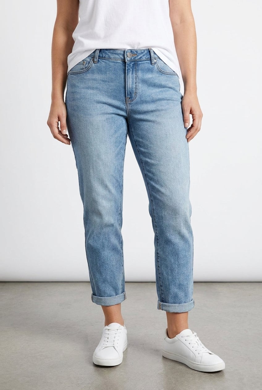 Mid-Rise Stretch 5-Pocket Relaxed Fit Boyfriend Jeans image number 0