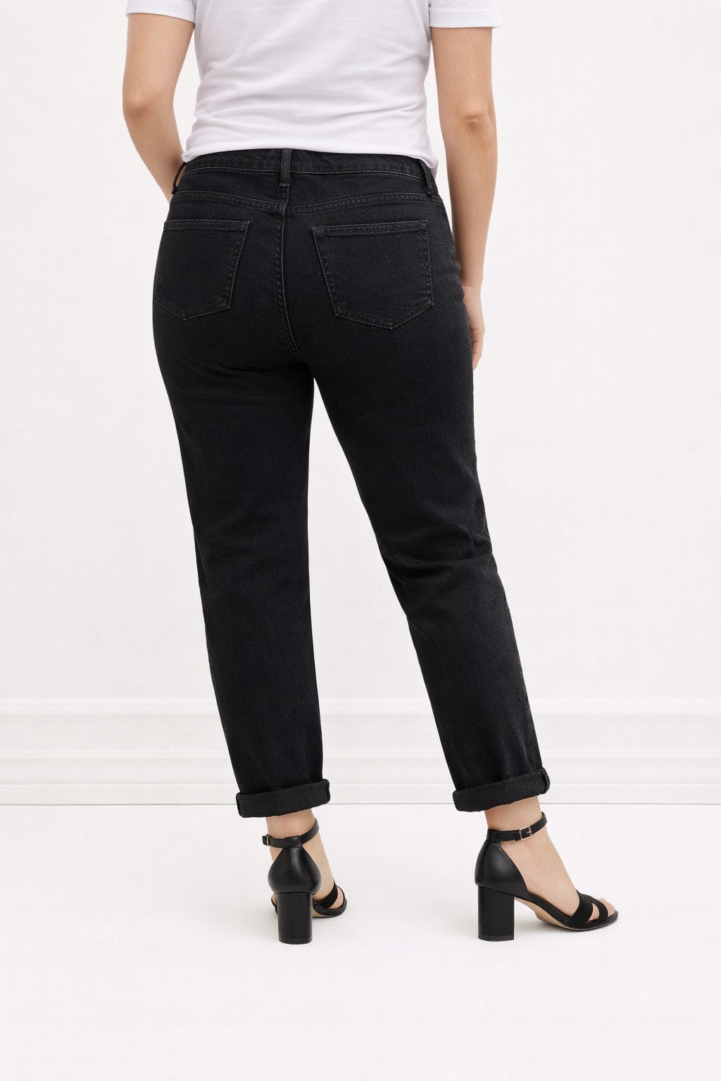 Mid-Rise Stretch 5-Pocket Relaxed Fit Boyfriend Jeans image number 1