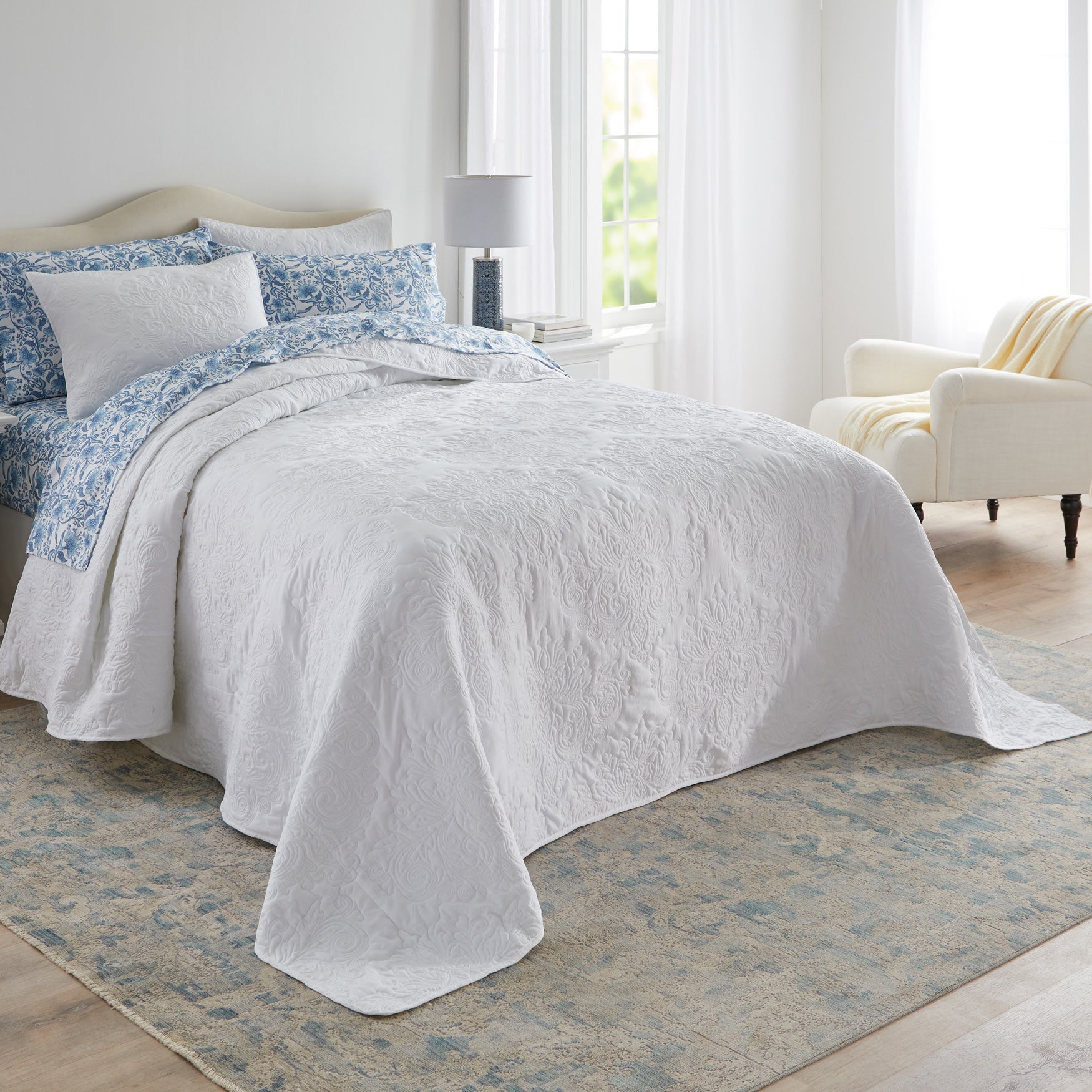 Comfort Cloud Bedspread image number 0