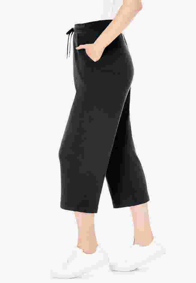 Sport-Knit Pull-On Capri Pants image number 2