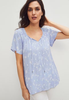 Crepe Keyhole Scoopneck Flutter Sleeve Blouse