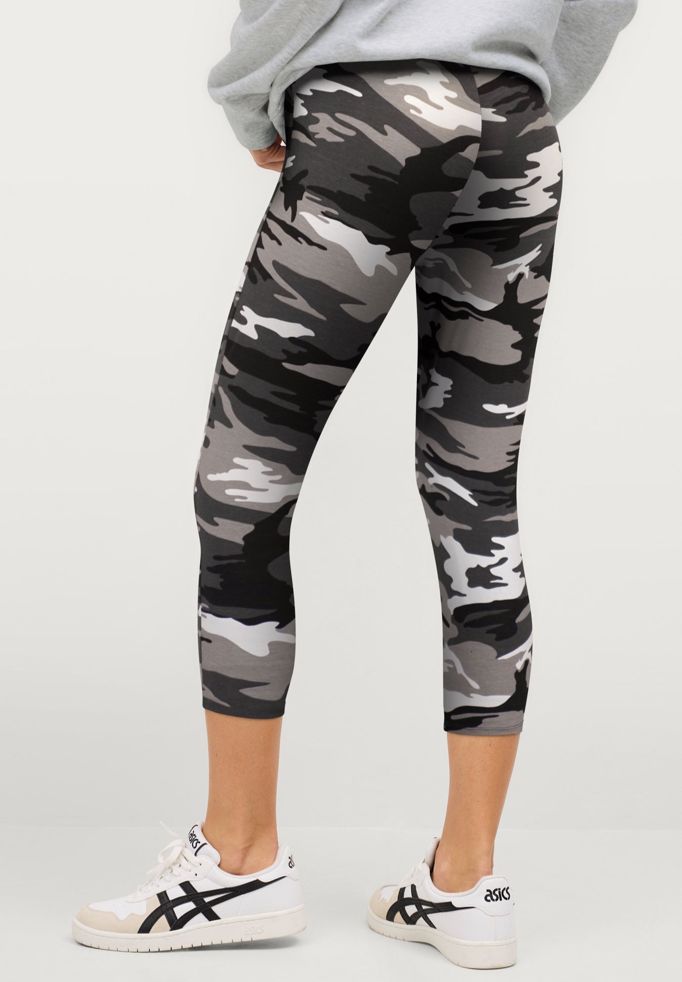 Stretch Knit Capri Legging image number 1