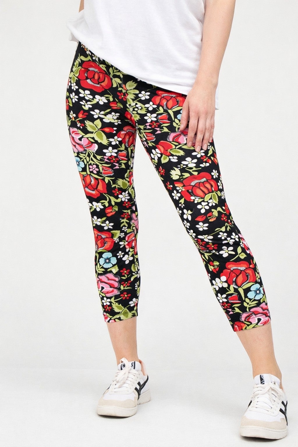 Cotton Spandex Capri Length Leggings image number 0