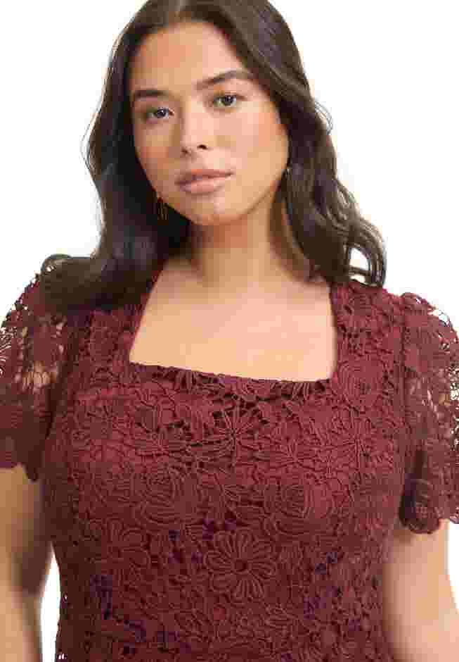 Square-Neck Lace Dress image number 3