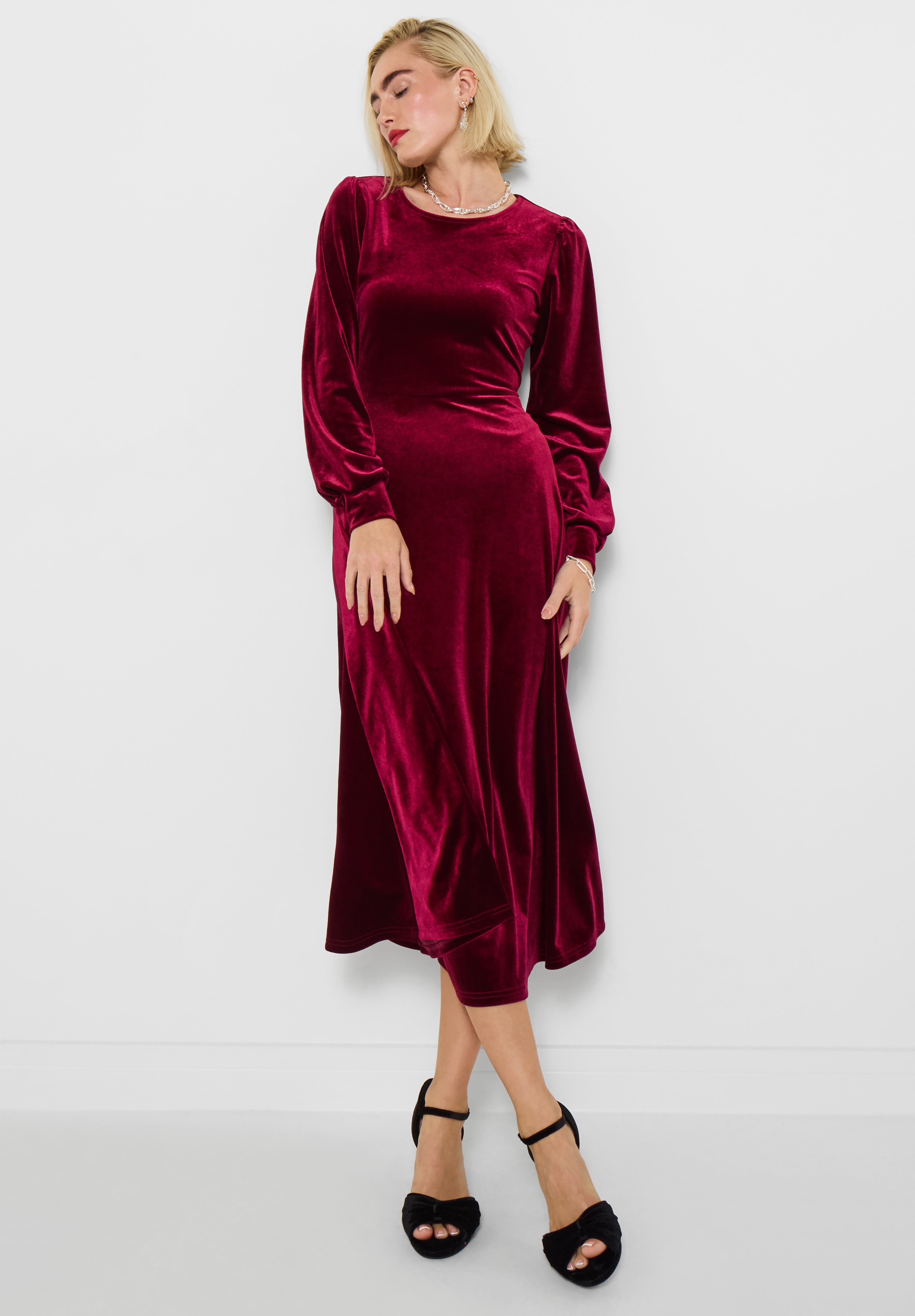 Crew Neck Velvet Midi Dress image number 1