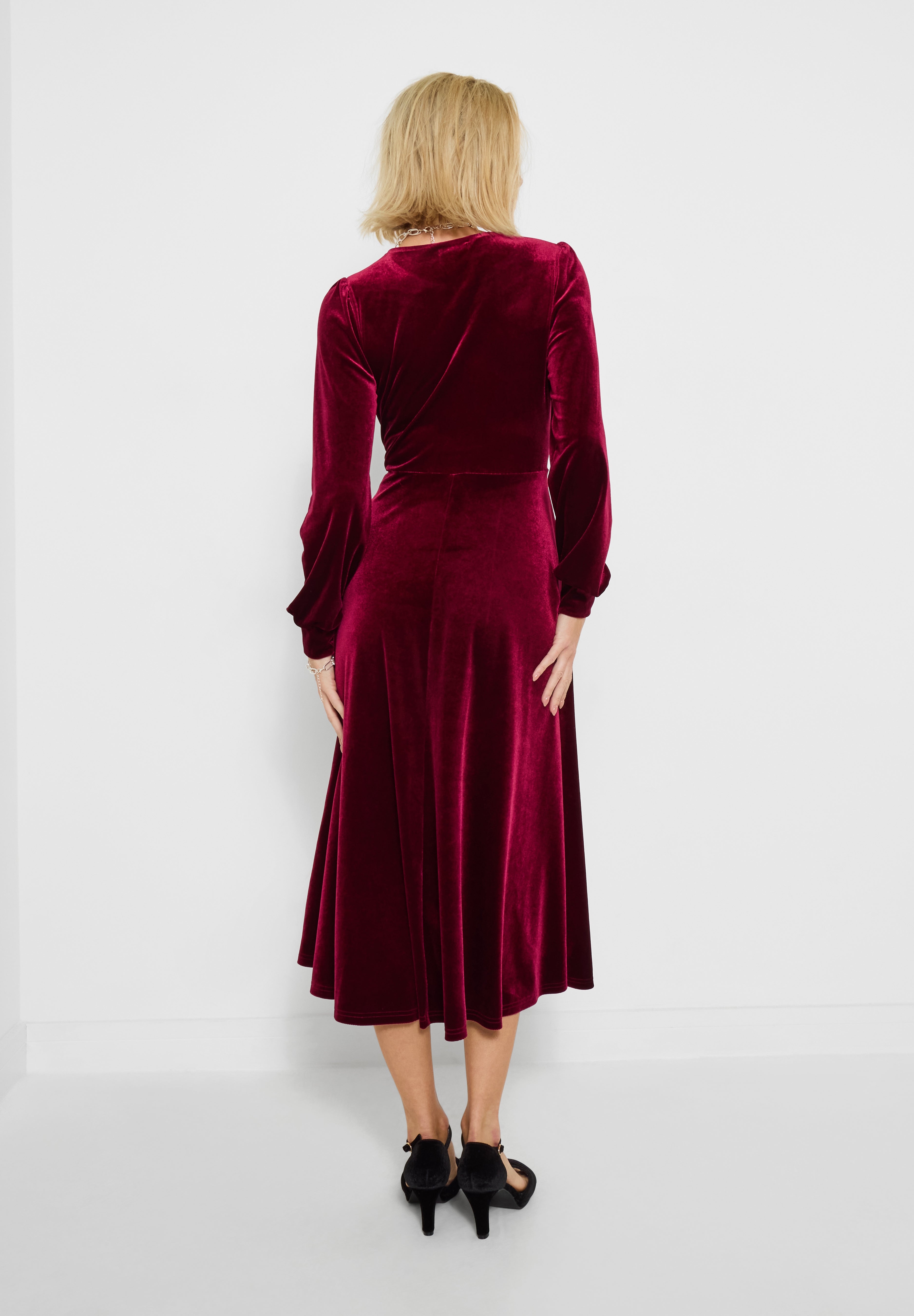 Crew Neck Velvet Midi Dress image number 3