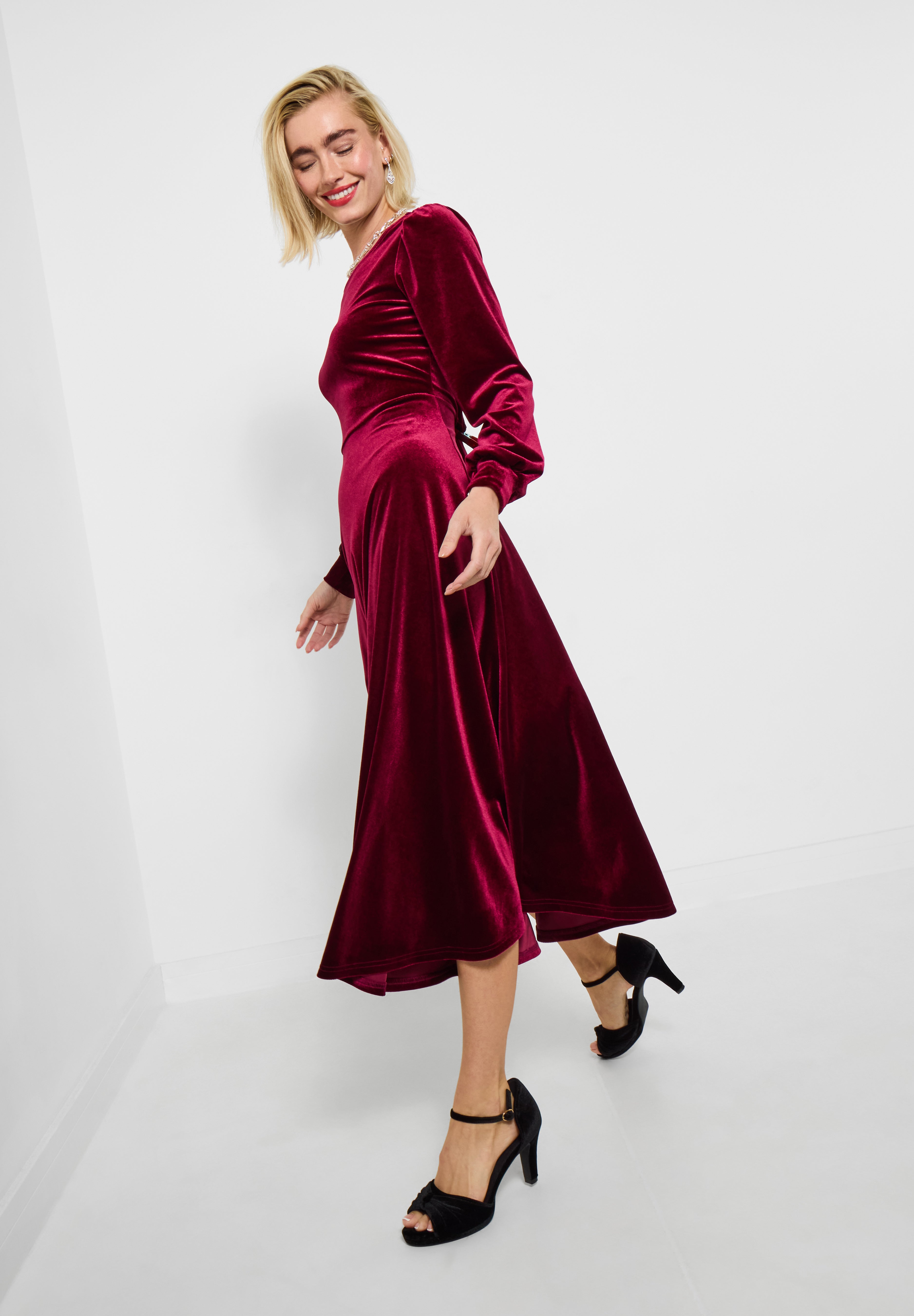 Crew Neck Velvet Midi Dress image number 4