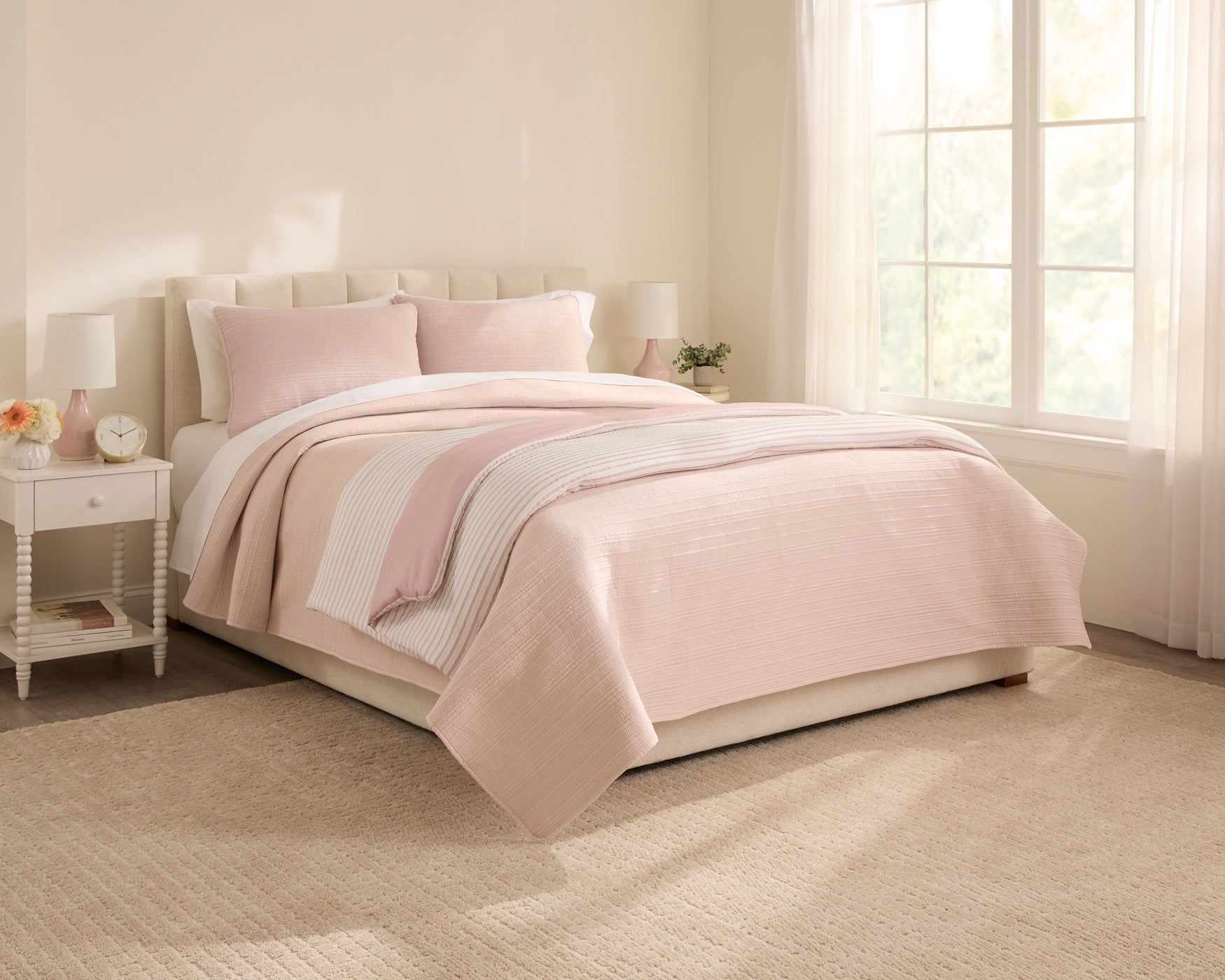 Felicity Coverlet Set image number 0