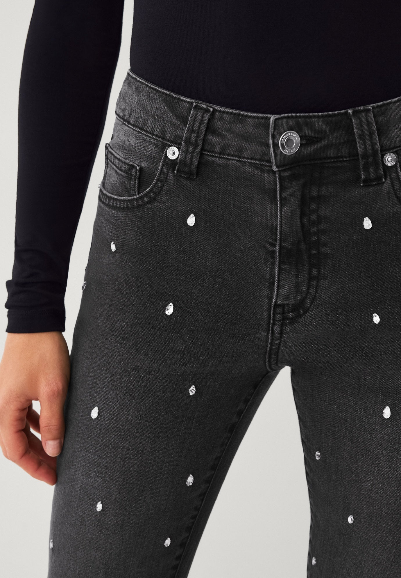 Mid-Rise Stretch Embellished Bootcut Jeans image number 2