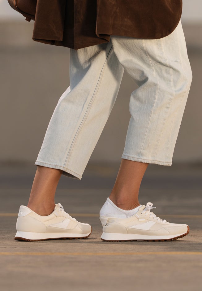 Siena Hands-Free Sneaker image number 6